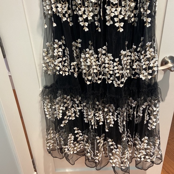 Stunning floor length BCBG Max Azria gown, size 8.  Worn only once! - Picture 5 of 6